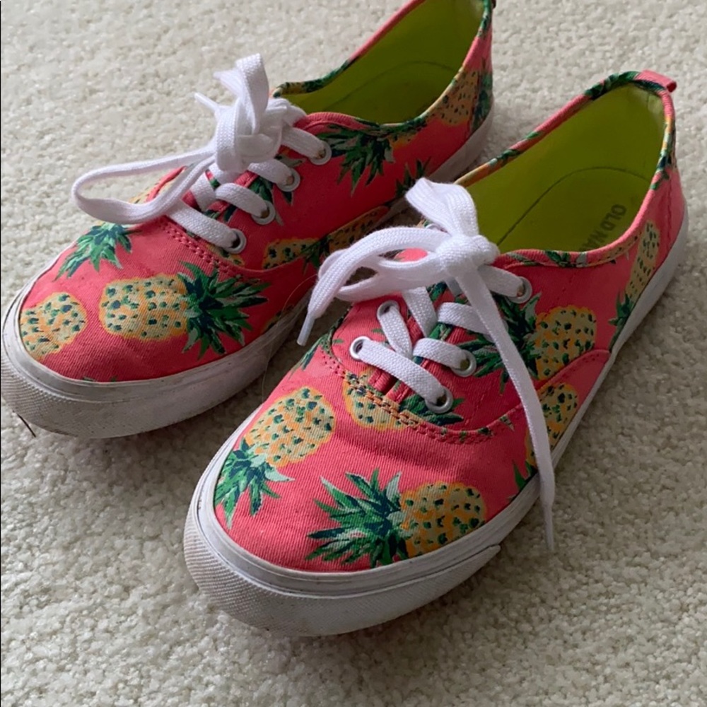 Adorable pineapple girls shoe.